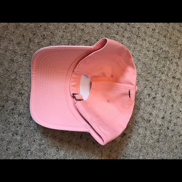 Nike Women’s Hat - Picture 3 of 3